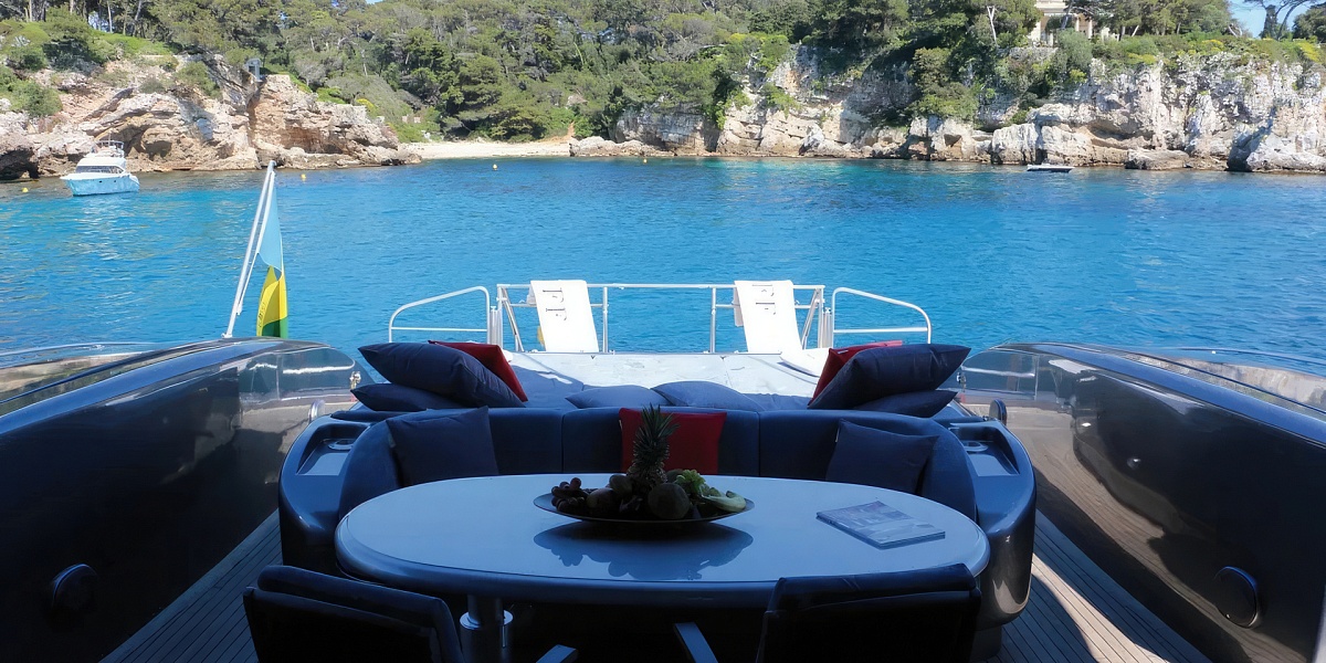 Аренда моторной яхты Mangusta 108 JFF во Франции